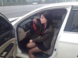 大忽悠买丝袜车内,车内惊现神秘丝袜之旅