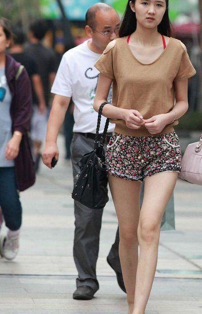 丝袜美腿熟女街拍自拍,镜头下的优雅与自信