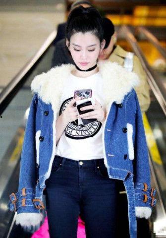 机场明星,揭秘明星们的空中旅程瞬间