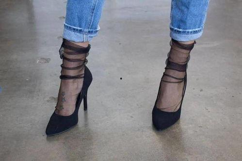 妈妈白色玻璃丝袜,时光里的温柔与坚韧