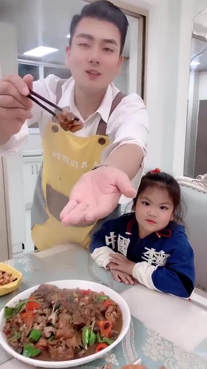 不做饭被老公打屁股,夫妻间的沟通与和谐之道