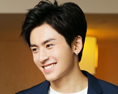 热门男明星,揭秘当红男明星的魅力风采